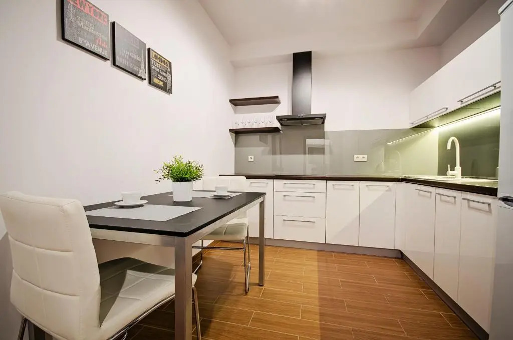 Friendhouse Apartments Angel City