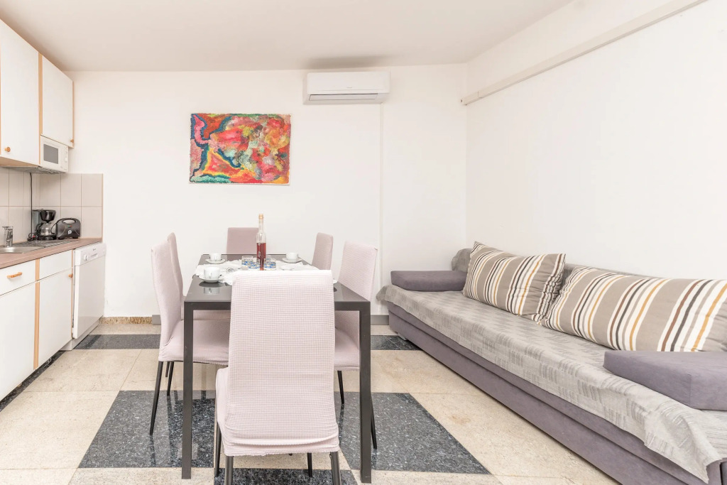 Silver Apartment