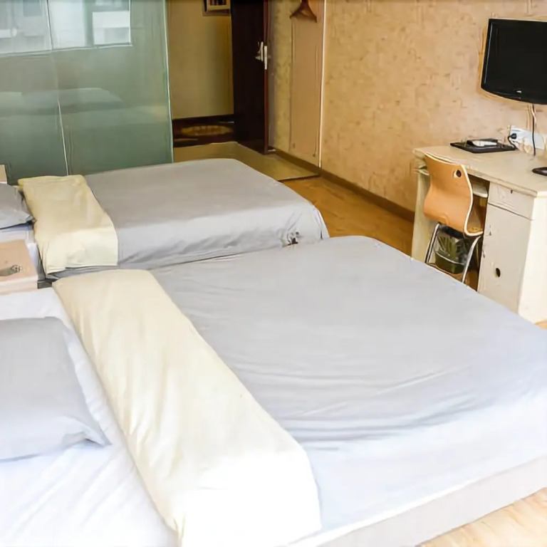 77 Chain Traders Hotel