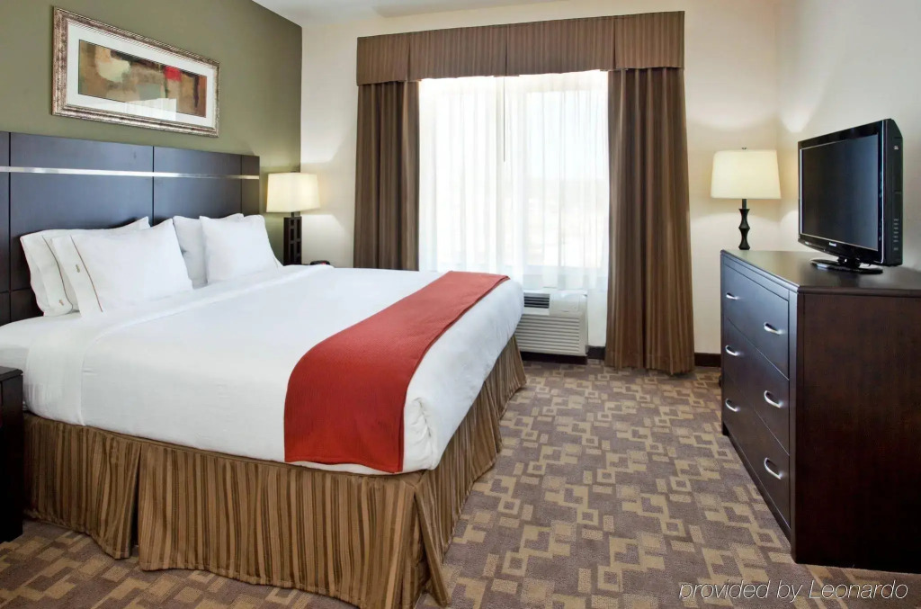 Holiday Inn Express & Suites Topeka North by IHG