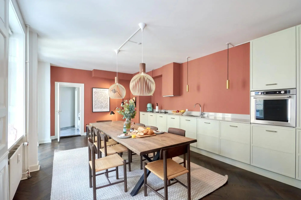4br, Balcony, Extreme Location and Designer Apt