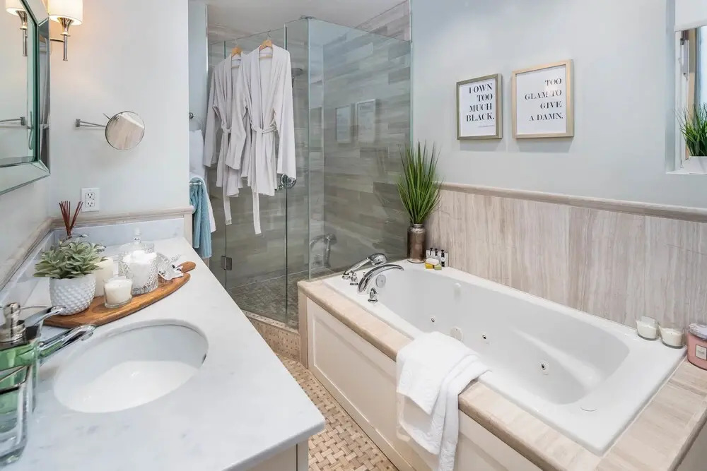 QuickStay - Chic & Modern Townhouse in Little Italy