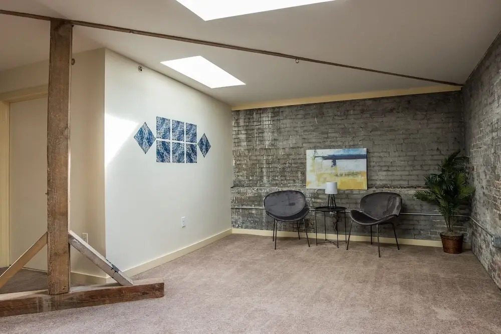 High-Rise Downtown Apts by Frontdesk