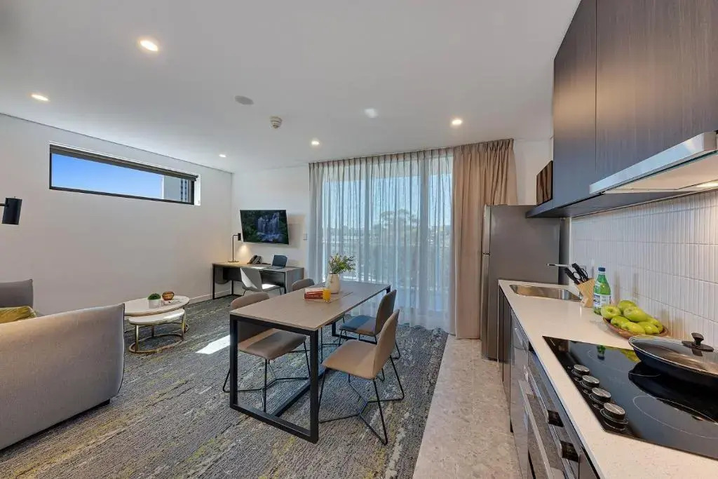 Littomore Suites Kingswood