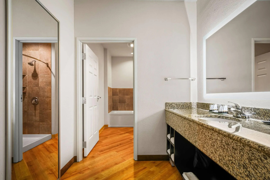 La Quinta by Wyndham Stonington-Mystic Area
