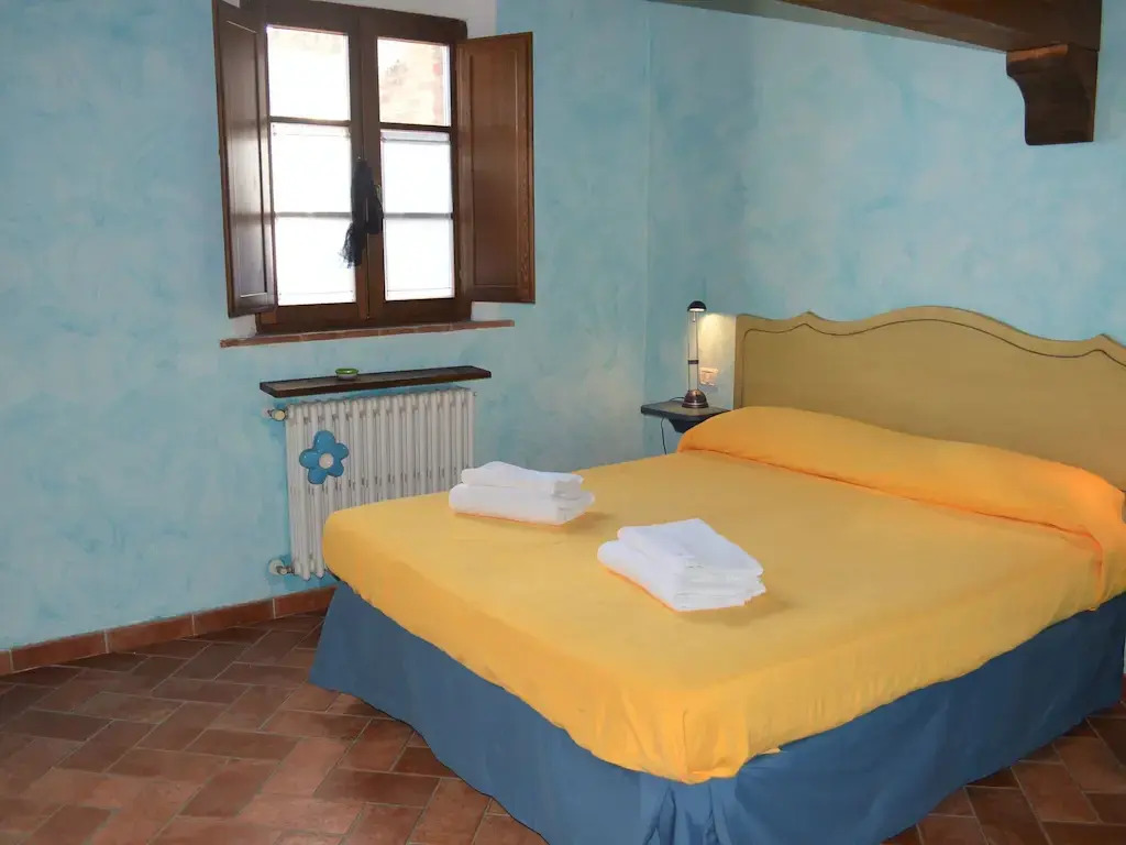 Apartment in Medieval Village, Splendid Panoramic View, Shared Swimming Pool