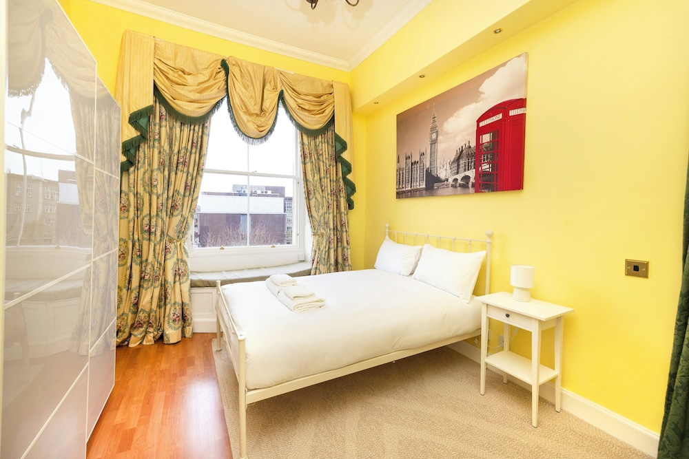 Stylish Southside Flat Near Old Town
