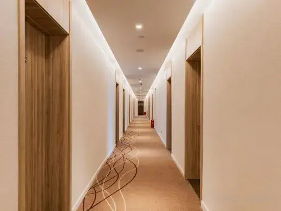 HanTing Hotel (Zhengding Ancient City South Gate)
