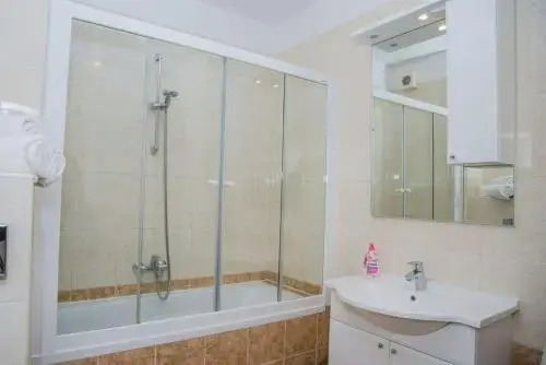 Olea, Two-Bedroom Duplex Suite near Žnjan Beach