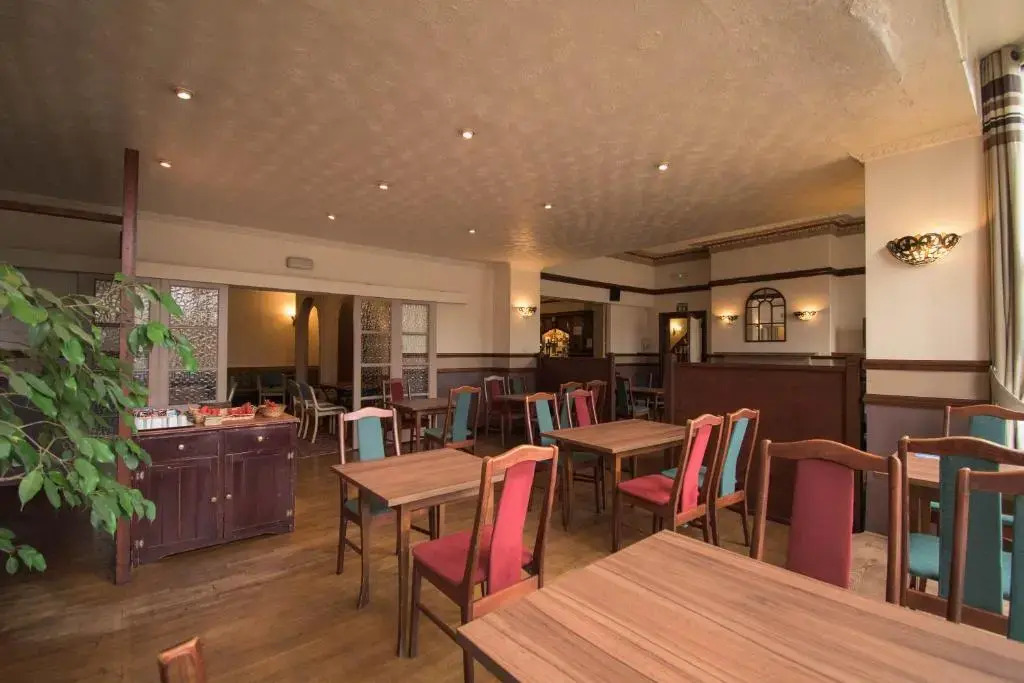 Pinegrove Hotel