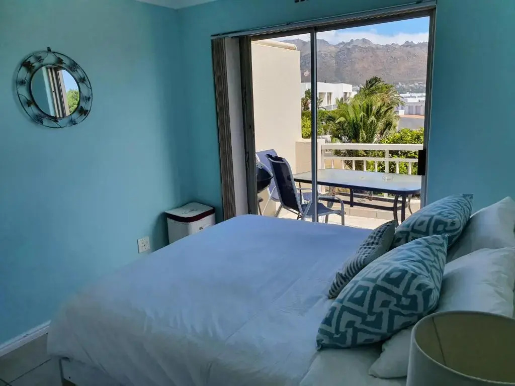 Sea and Mountain View Apartment