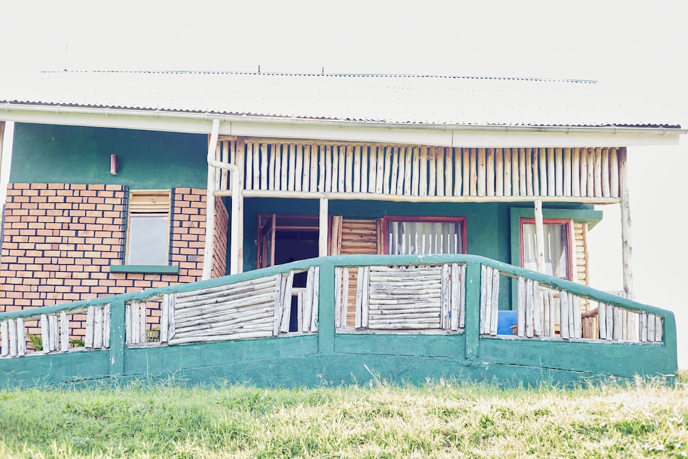 ngirisi hill silverback  lodge-bwindi
