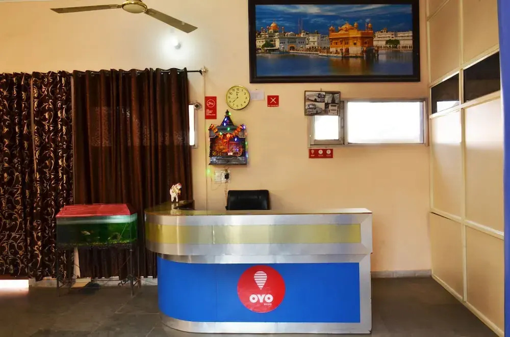 OYO 7671 Spark Inn