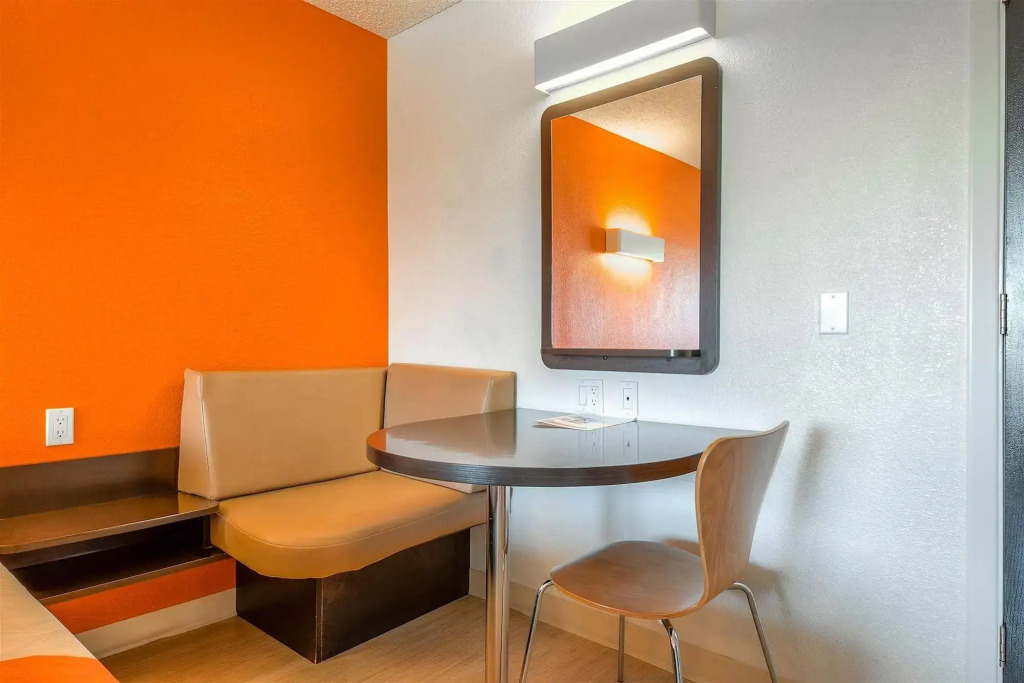 Motel 6-Anaheim, CA - Maingate