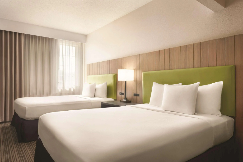 Country Inn & Suites by Radisson, Eagan, MN