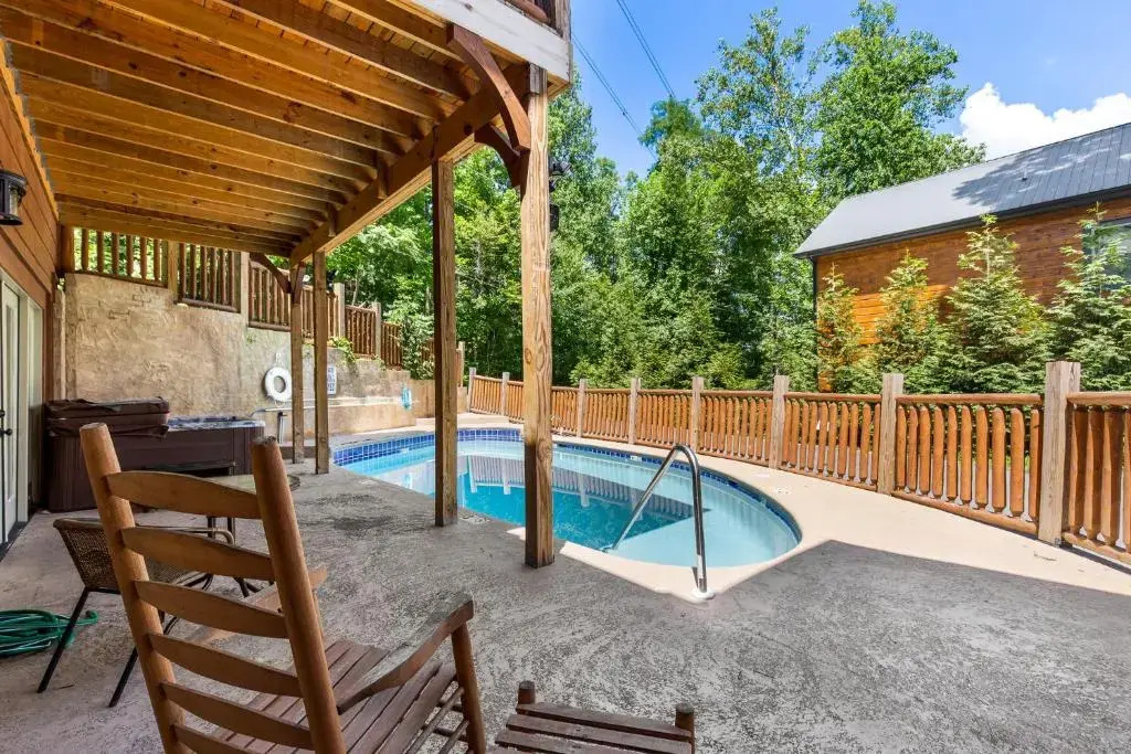 Smoky Mountain Splash, 6 Bedroom, Private Pool, WiFi, Pool Table, Sleeps 18