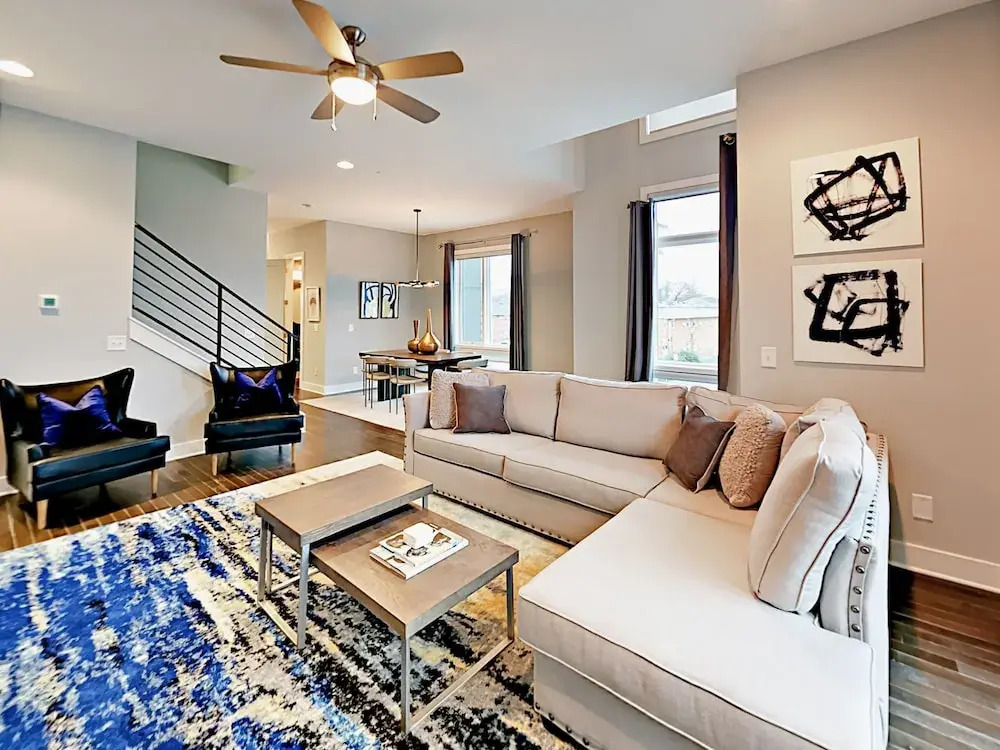 Summit Ave Townhouse 3 Bedrooms 3.5 Bathrooms Townhouse