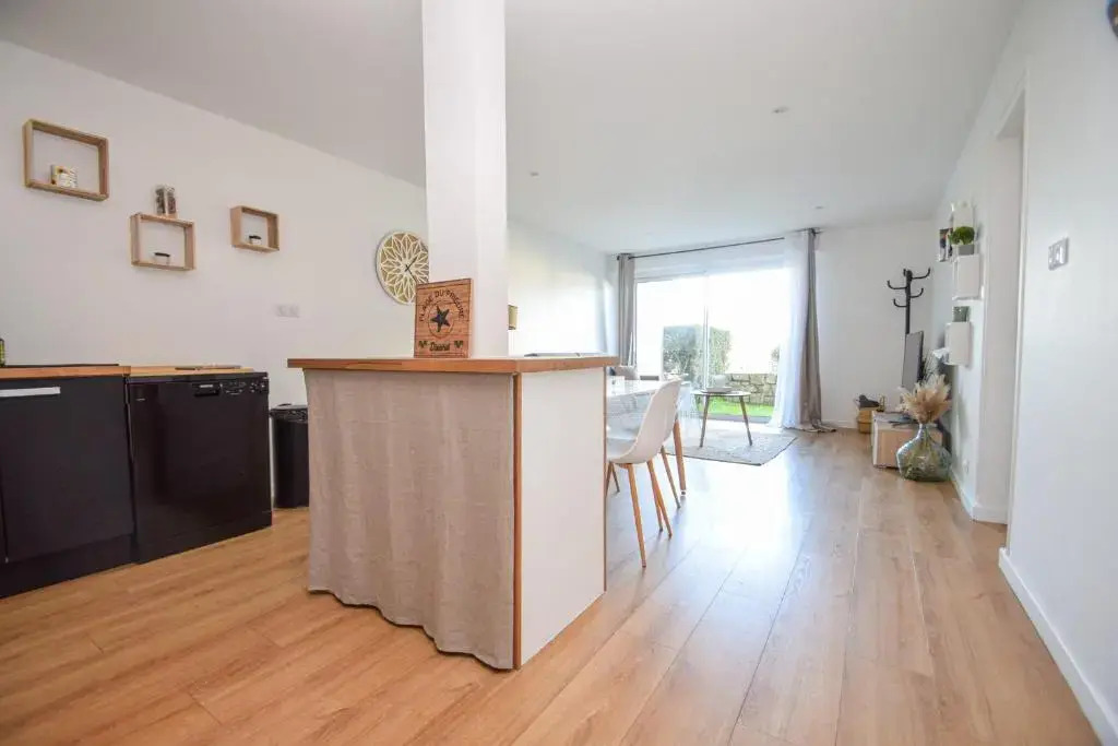2 pièces cosy avec terrasse privée 5min à pied de la plage