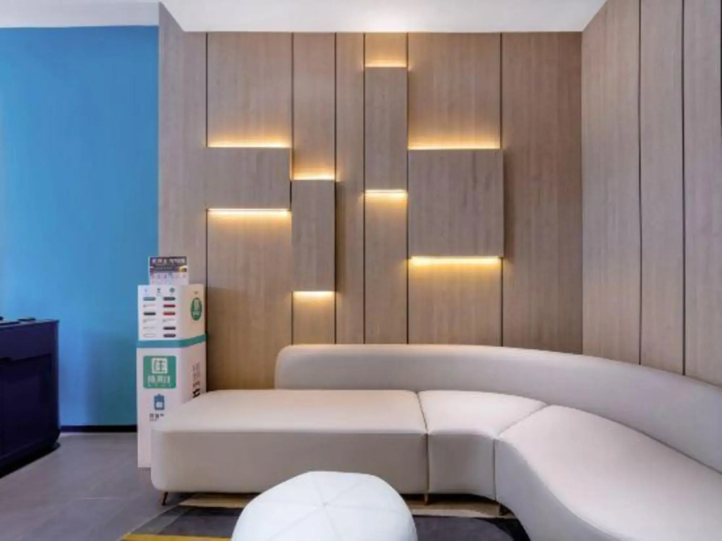 100 Inn (Shangha Jingansi  Changshou Road subway station store)