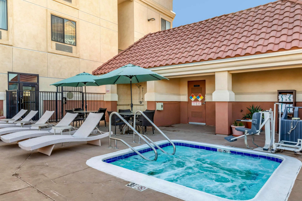 Comfort Suites Barstow near I-15