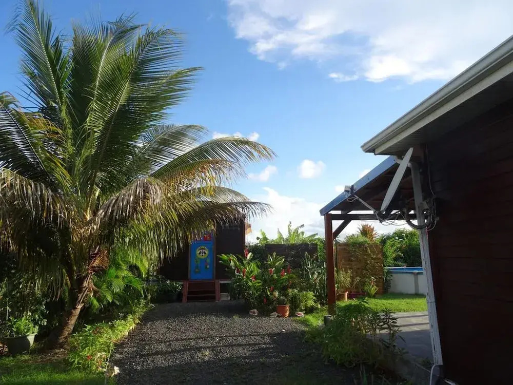 Bungalow With one Bedroom in Le Moule, With Pool Access, Enclosed Garden and Wifi - 7 km From the Beach