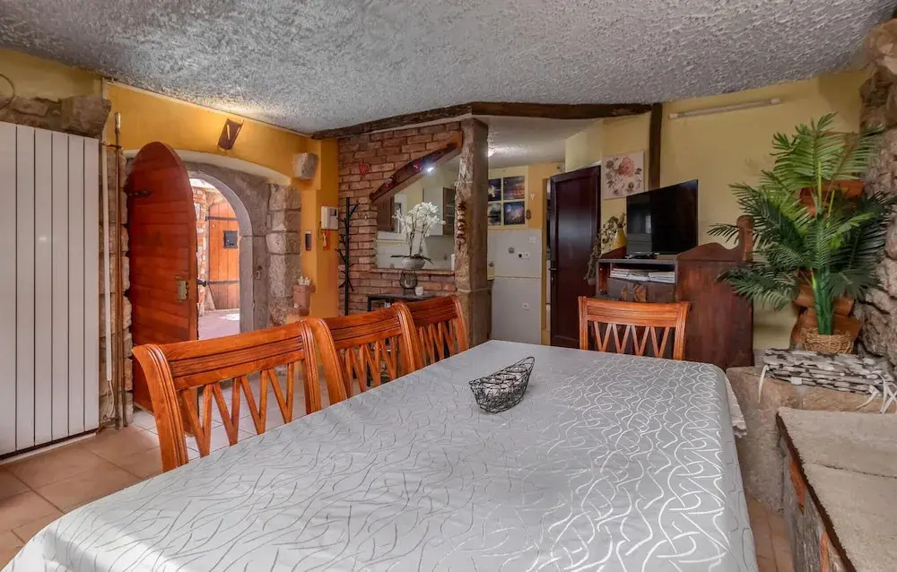 Stunning Home in Grizane With Wifi and 2 Bedrooms