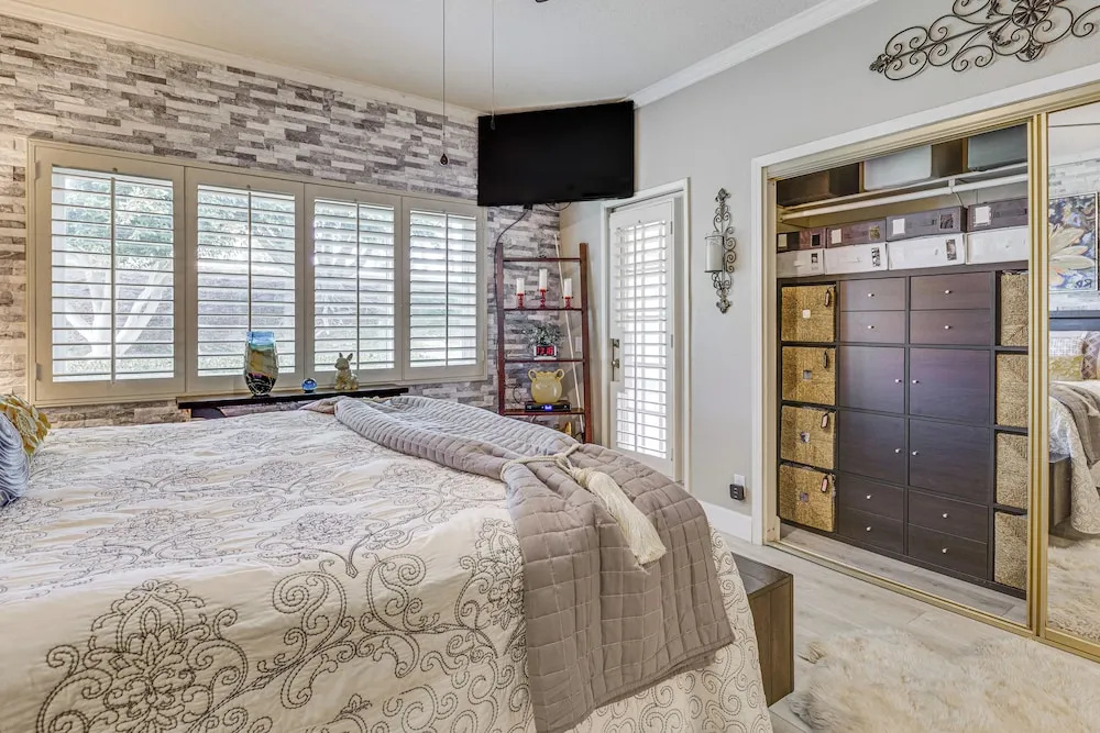 Pool Access & Patio! Palm Desert Golf Retreat