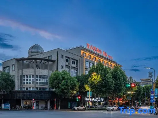 Ibis Hotel (Deqing Geographic Information Town)