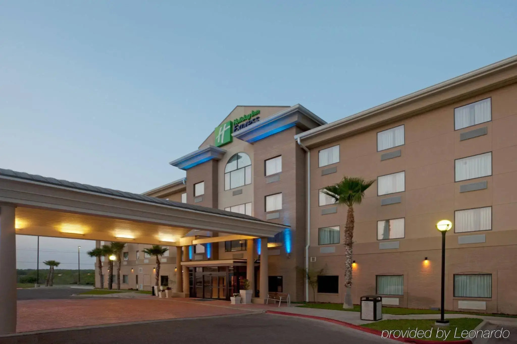Holiday Inn Express & Suites - Laredo-Event Center Area by IHG