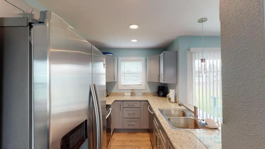 AH-B106 Completely Remodeled Ground Floor Condo, Overlooking PoolHot Tub