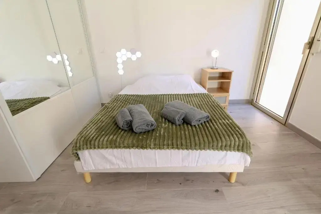 AC Appartment with terrace parking and pool- BENAKEY