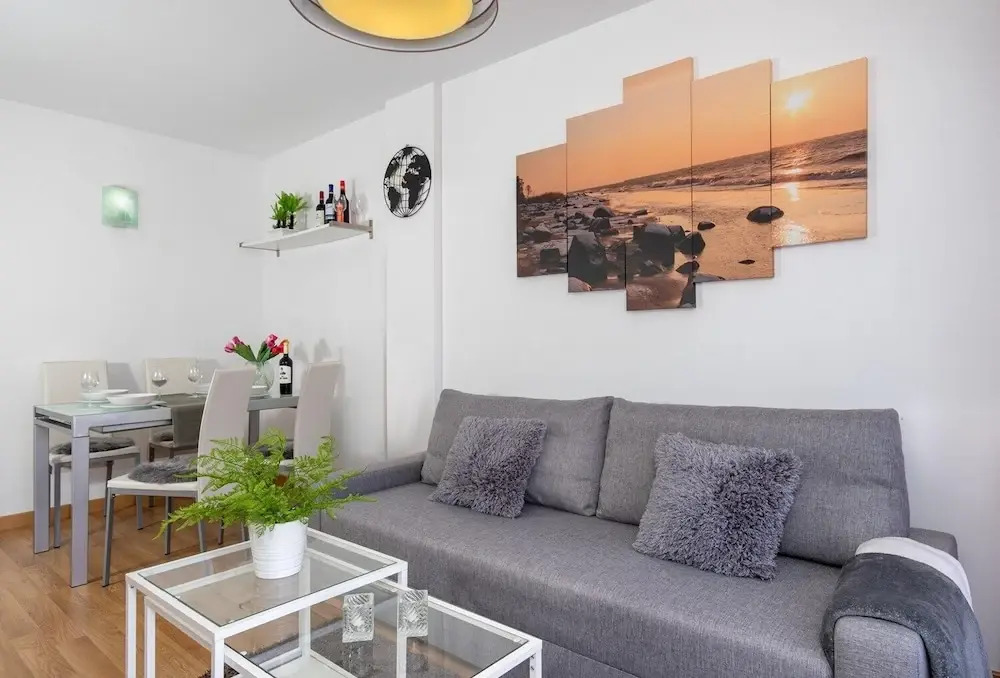 Tasteful Apartment Near the Beach Ref 107