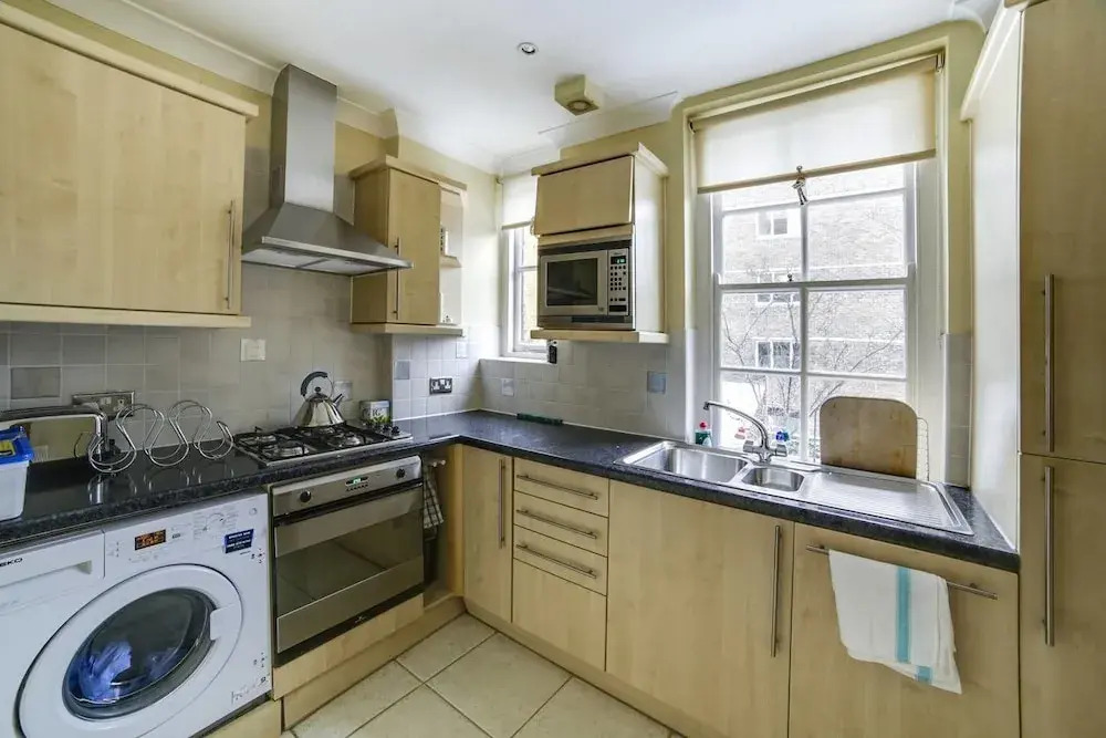 Bright Spacious 2BR Home Near Victoria