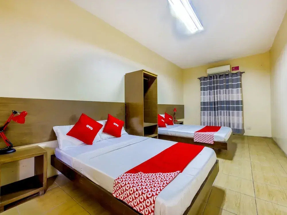 Metro Deluxe Residences near World Trade Center