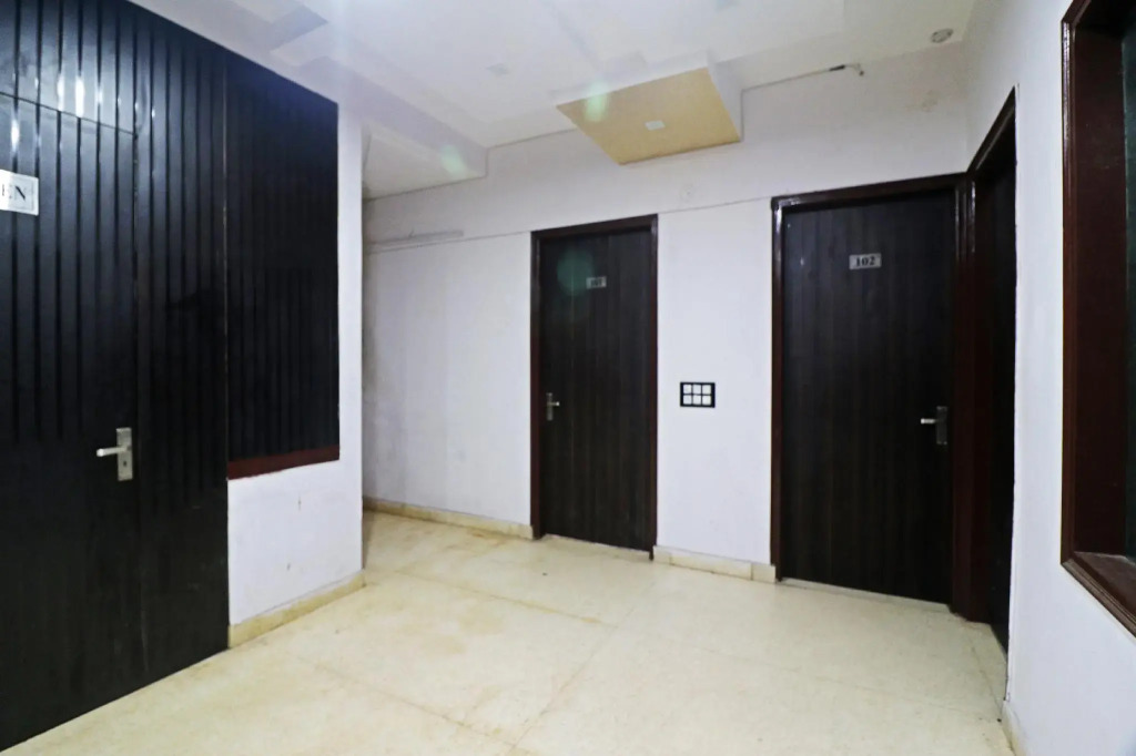 OYO 36689 Royal Cottage