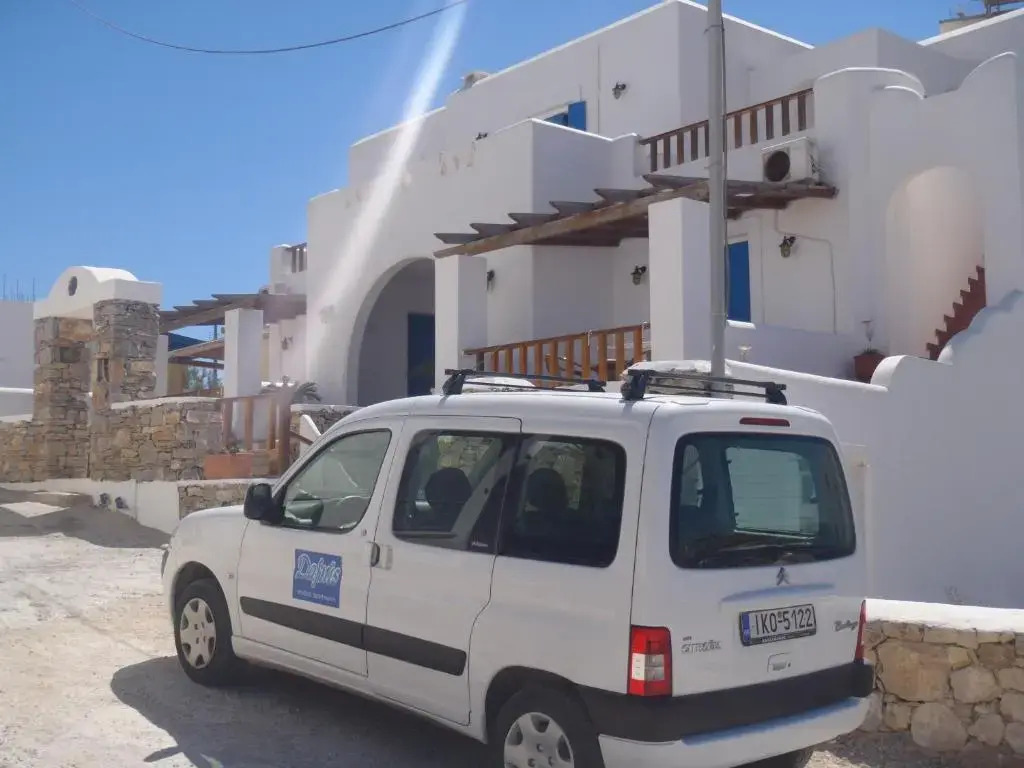 Dafnis Studios & Apartments