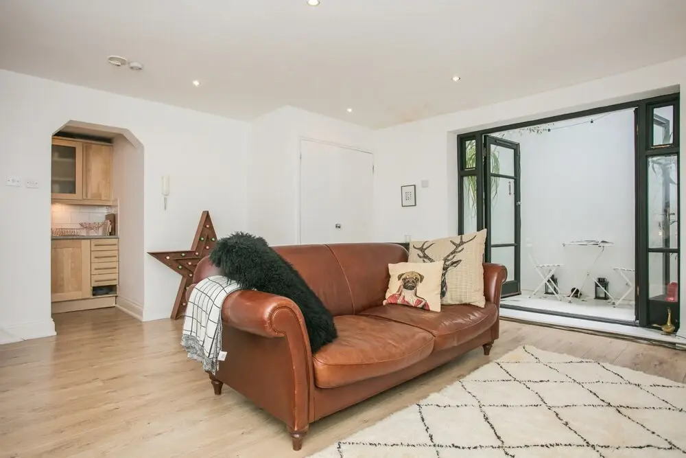 Cosy 2 Bedroom in Stoke Newington With Private Patio