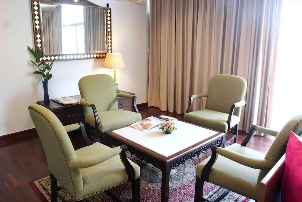 Samsen Suites Spacious 2BR Contemporary Thai Style