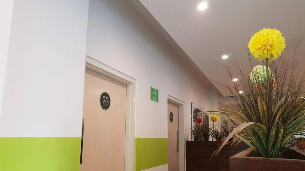 SR Hotel