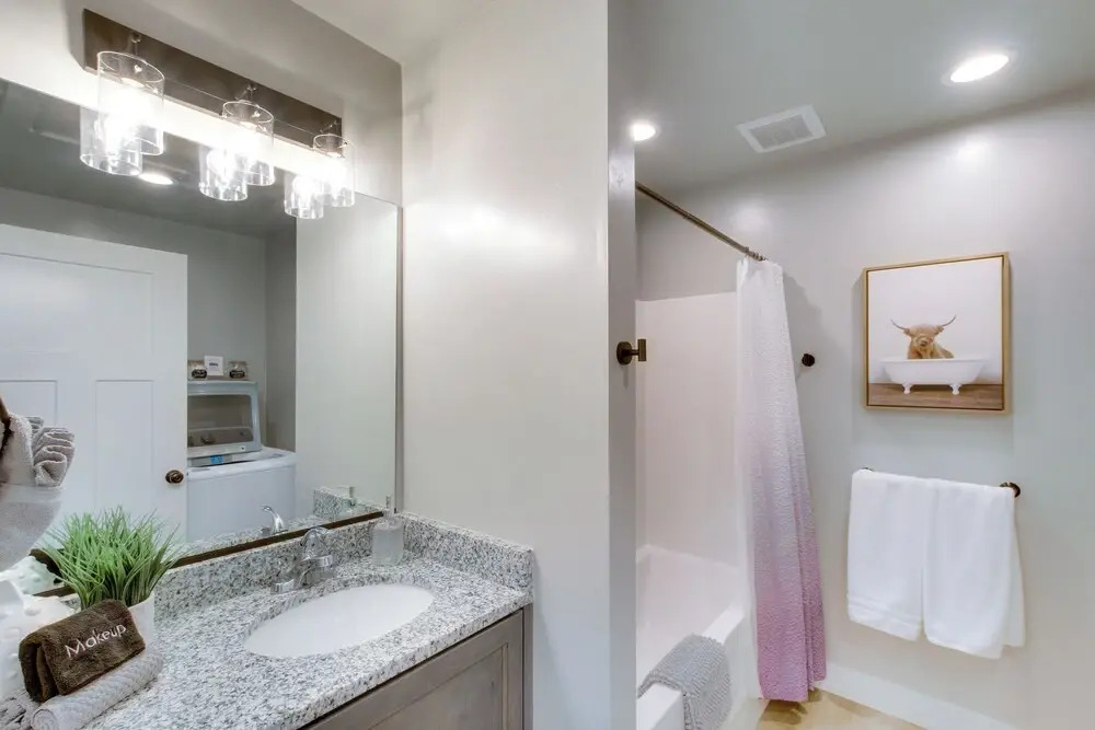 Garden City Townhome, Close to Parks + Downtown!