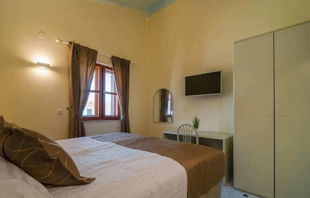 Awesome Apartment in Okrug Donji With 1 Bedrooms and Wifi
