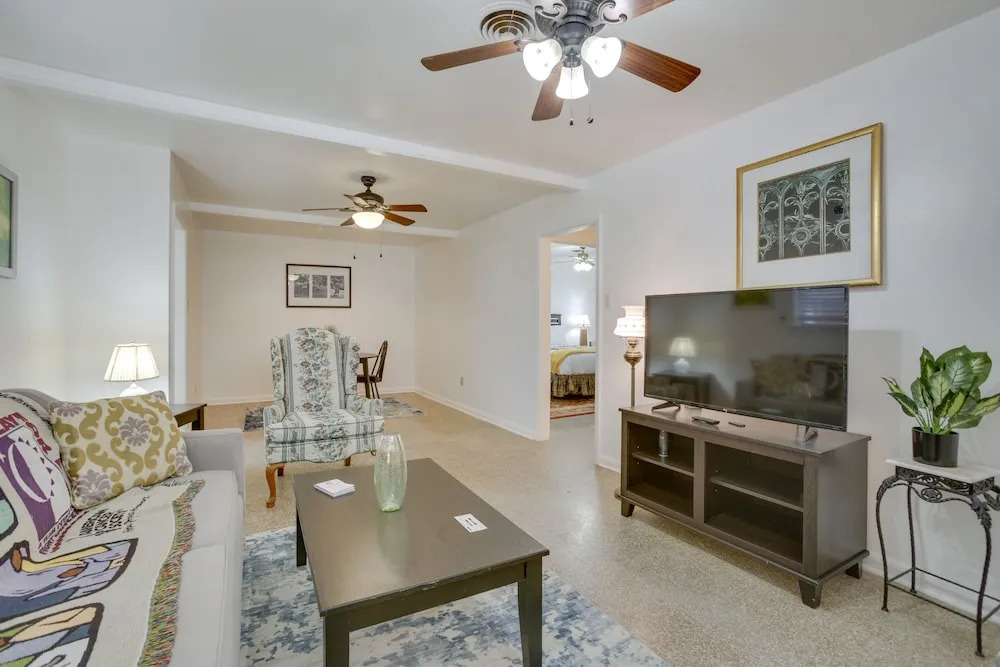 5 Mi to City Park: Charming Home Near Nola!