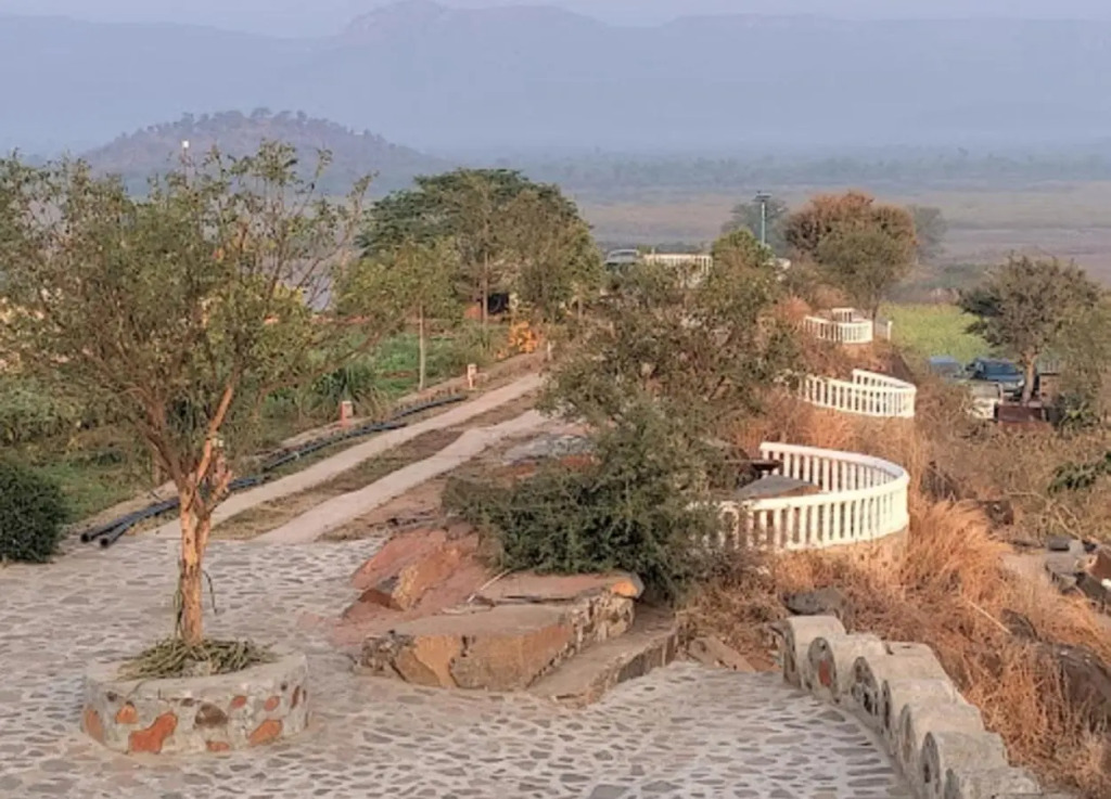 Neelkanth Forest Retreat