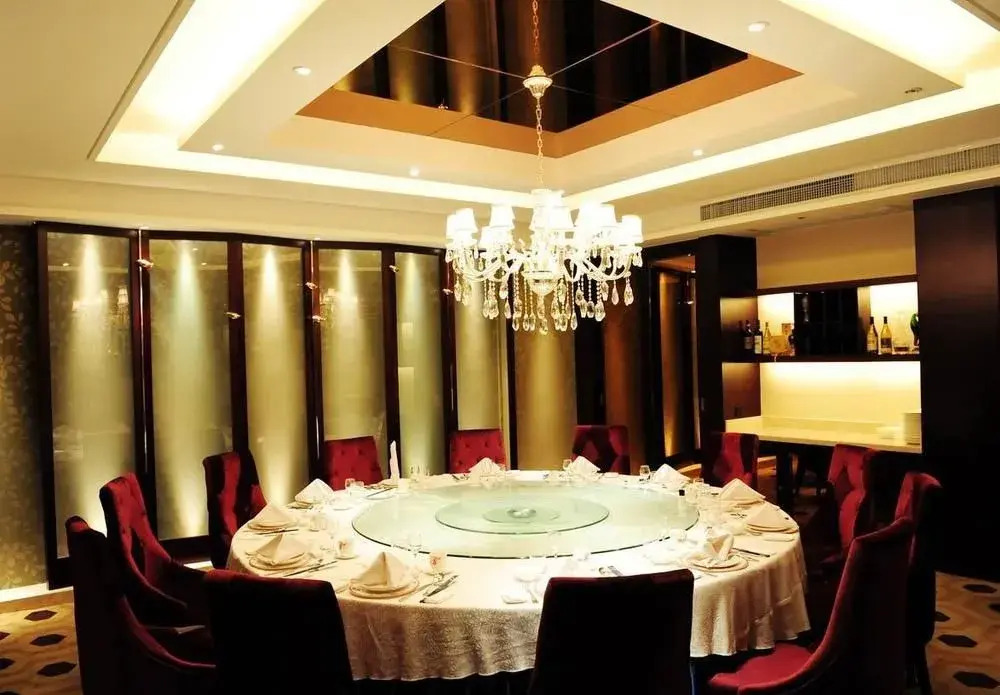 Yantai Celebrity Hotel