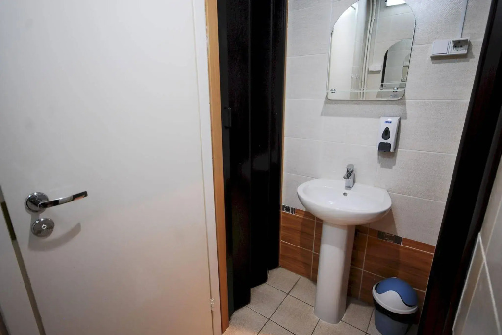 Landmark City Hotel - Hostel