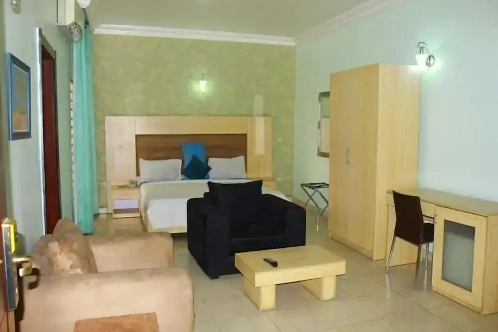 Quintessential Hotel & Suites by Badala