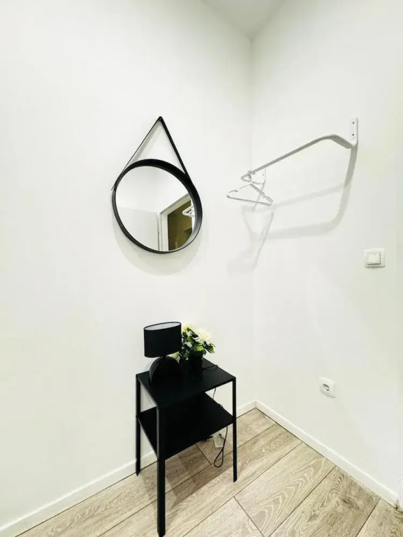 Private Rooms in Affordable 5-Bedroom Apartment