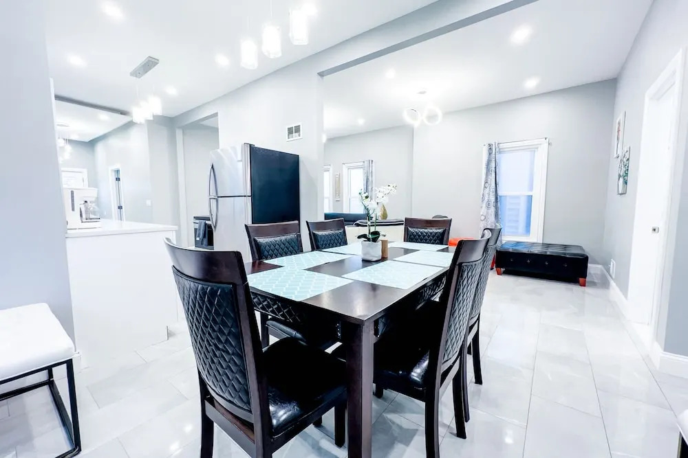 Perfect 6BR Stay Near Niagara Falls & Attractions