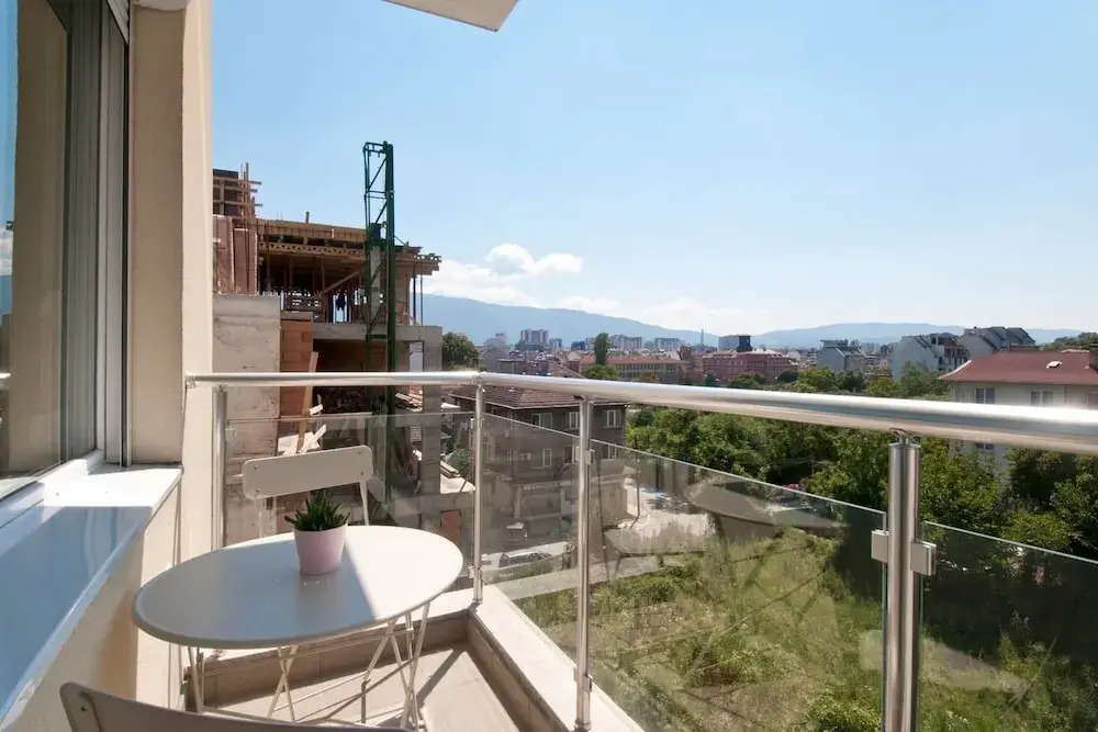 Fm Premium 1-Bdr Apartment - Banishora District