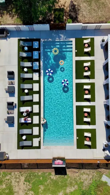 Melrose River Club Resort